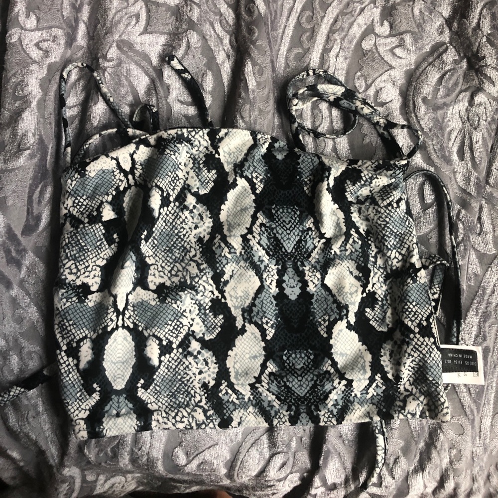 Backless top